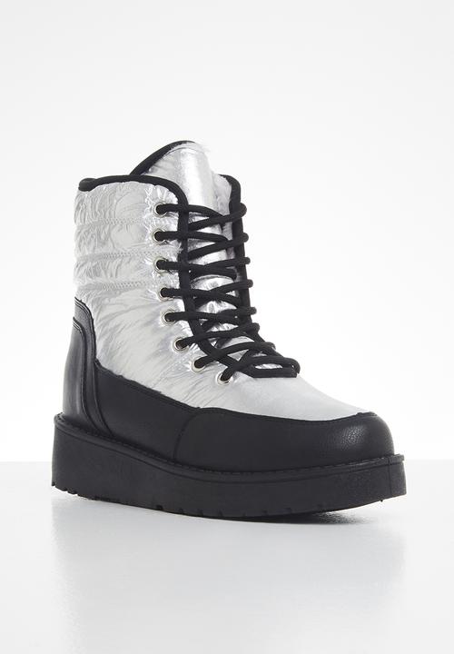 Plum - Moon snow boot - black & silver