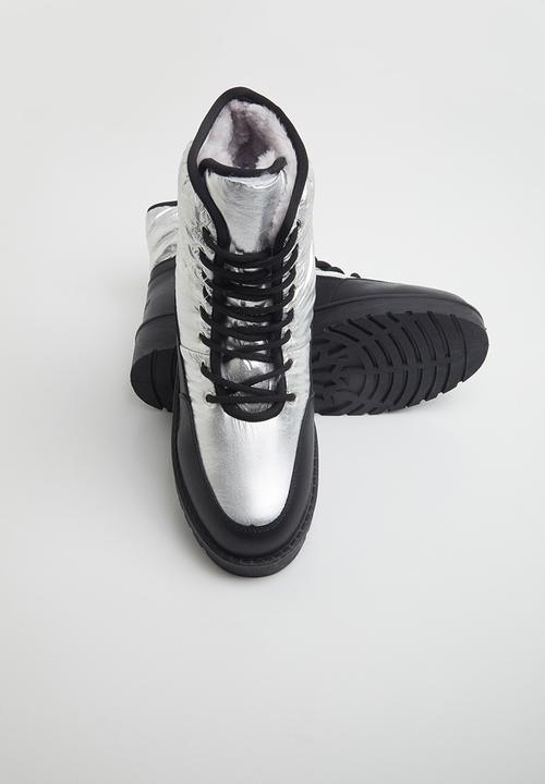 Plum - Moon snow boot - black & silver