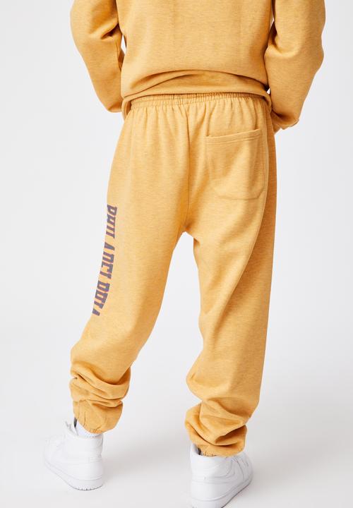 Factorie - Relaxed graphic trackpant - golden sand marle