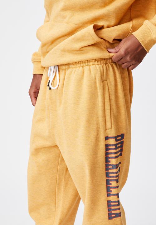 Factorie - Relaxed graphic trackpant - golden sand marle