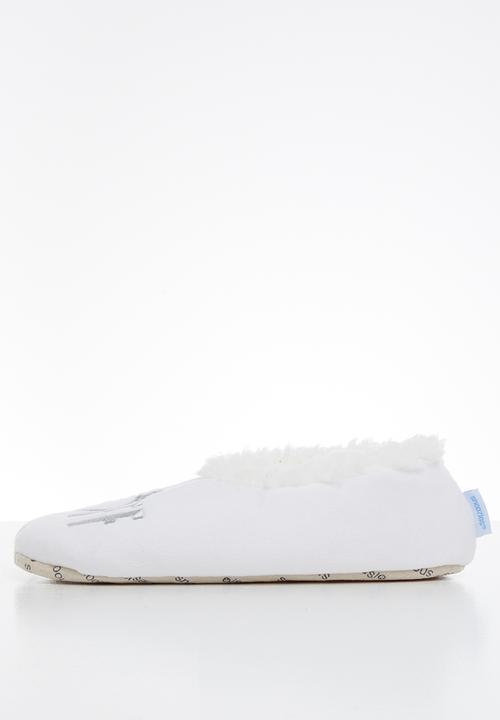 snoozies!® - Off the market slipper - white
