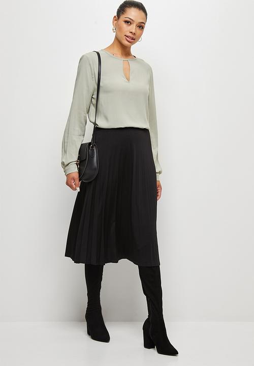edit - Long sleeve keyhole blouse - sage