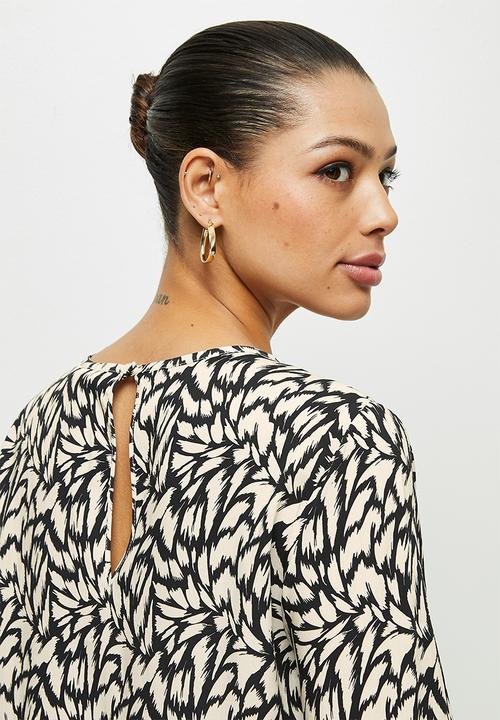 edit - Long sleeve keyhole blouse - neutral & black 