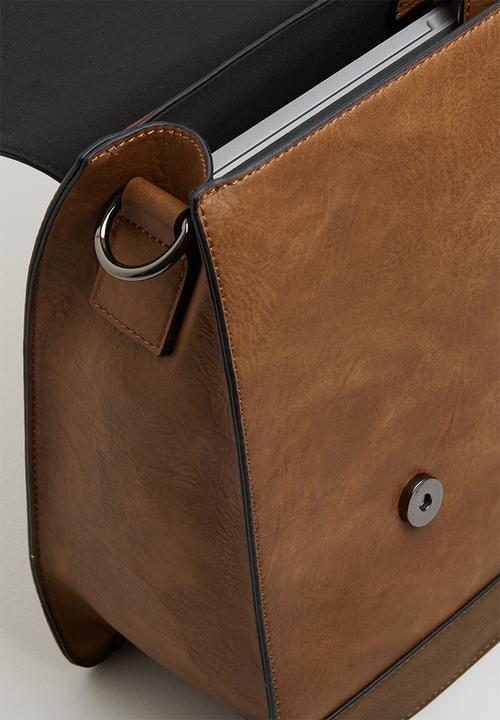 Call It Spring - Wallstreetz - cognac