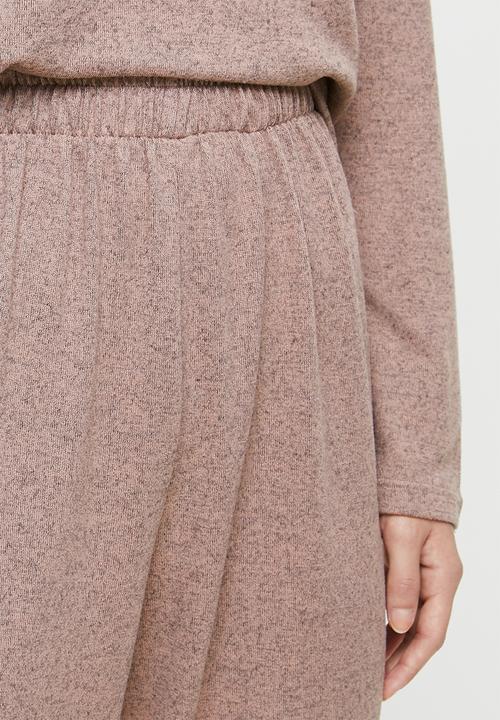 Superbalist - Soft touch sleep top & drop crotch pants set - mocca