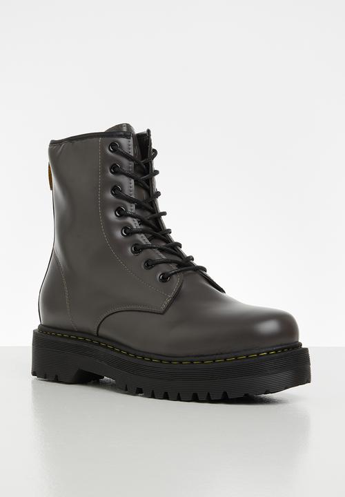 SOVIET - M zoe - charcoal