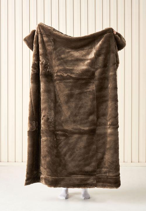 Linen House - Selma faux fur throw - timber