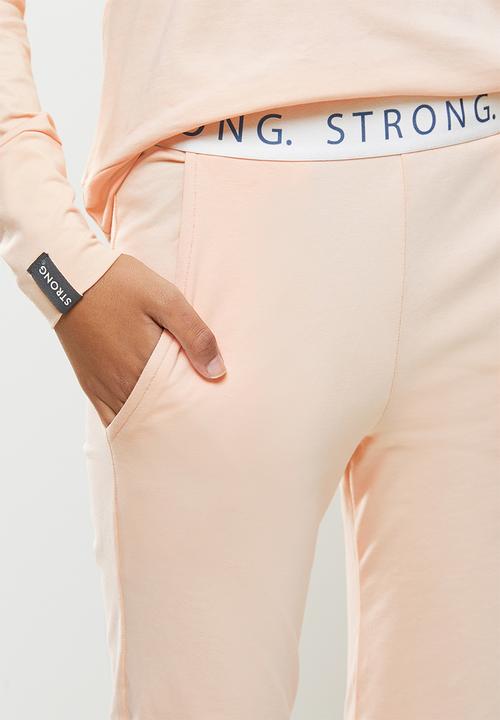 STRONG by T-Shirt Bed Co. - Ladies jogger - peach 