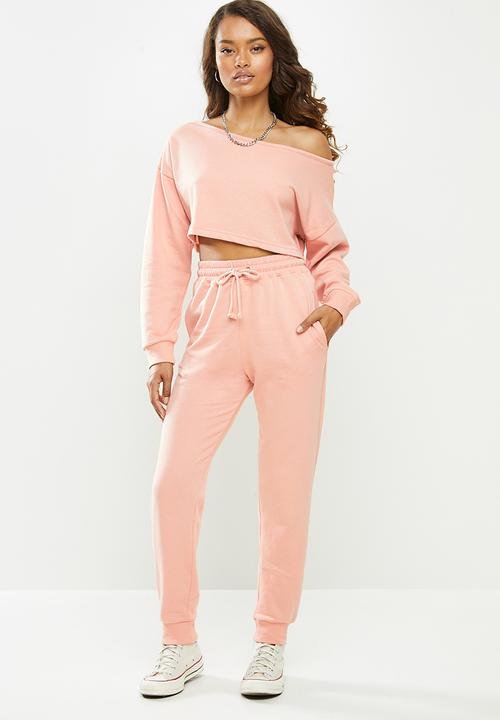 Missguided - Petite off shoulder sweat and jogger set - rose