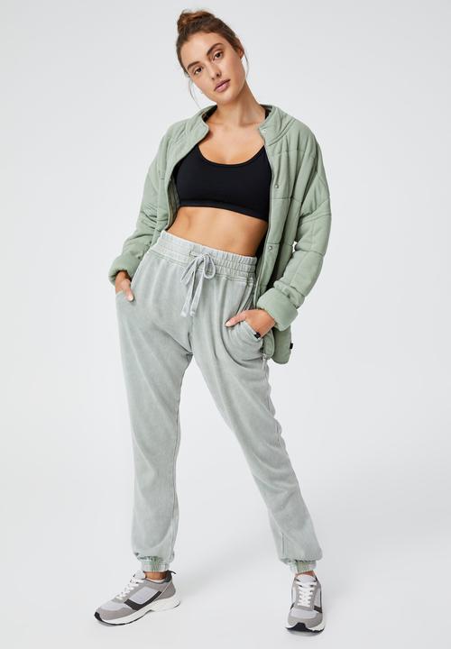 Cotton On - Lifestyle gym track pant - desert sage wash