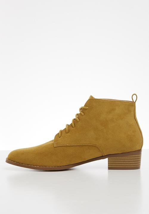 edit - Nandie lace-up boot - tan