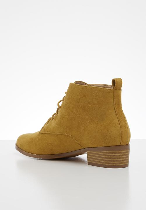 edit - Nandie lace-up boot - tan