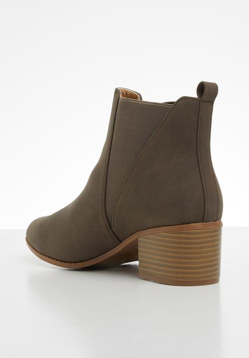 Jada - Chelsea block heel boot - brown