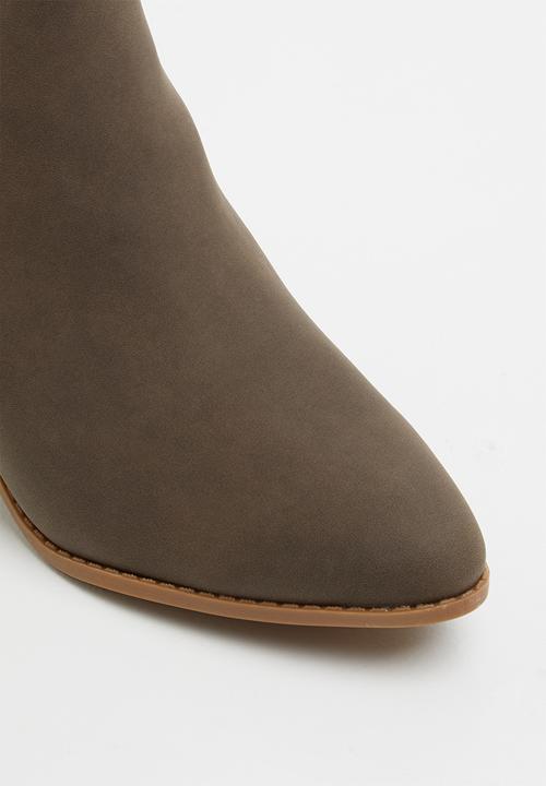 Jada - Chelsea block heel boot - brown