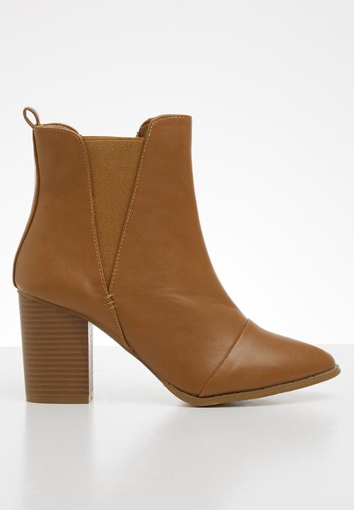 Jada - Side panel block heel boot - tan