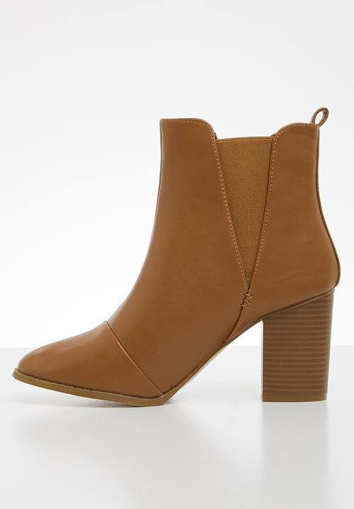 Jada - Side panel block heel boot - tan