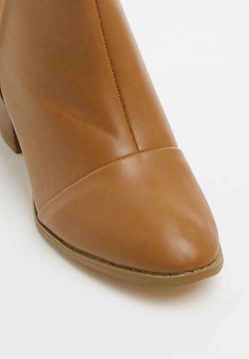 Jada - Side panel block heel boot - tan
