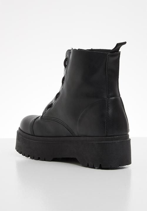 Jada - Chunky lace-up boot - black