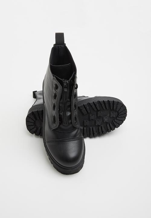 Jada - Chunky lace-up boot - black