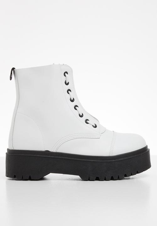 Jada - Chunky lace-up boot - white