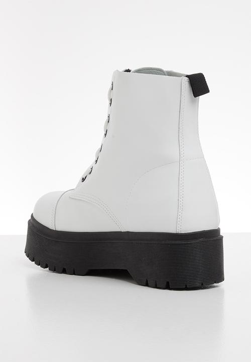 Jada - Chunky lace-up boot - white