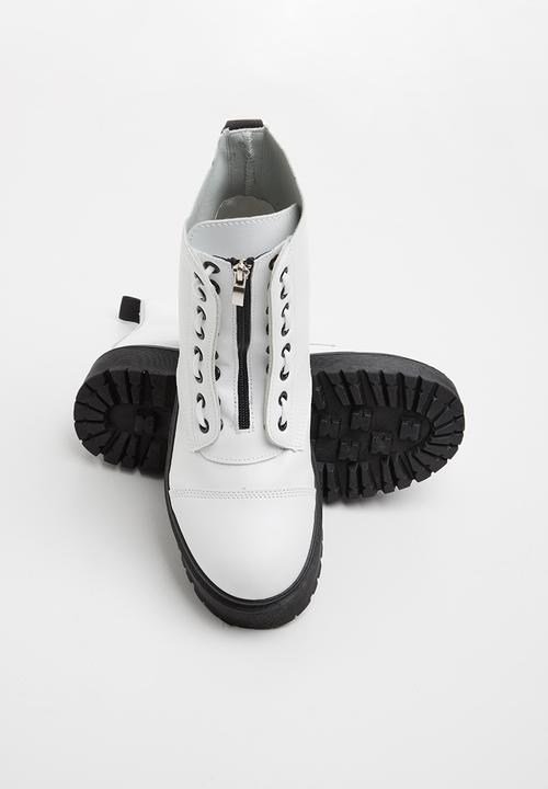 Jada - Chunky lace-up boot - white