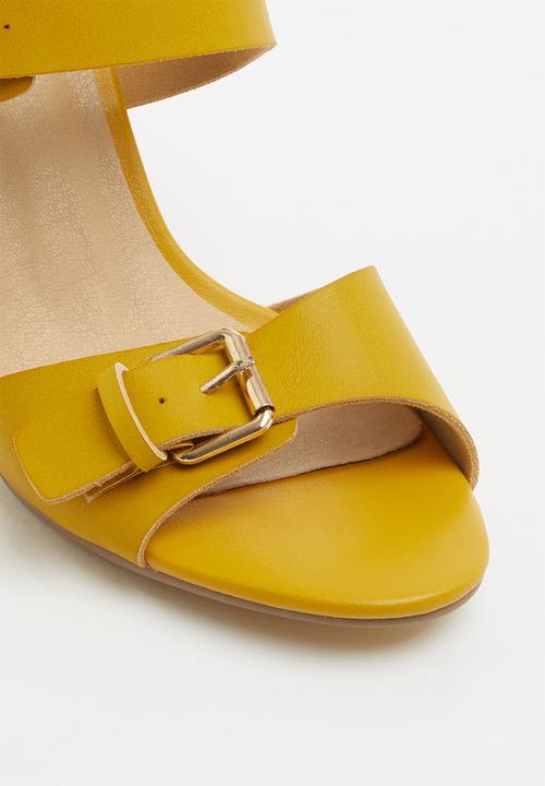 Jada - Buckle detail block heel - mustard