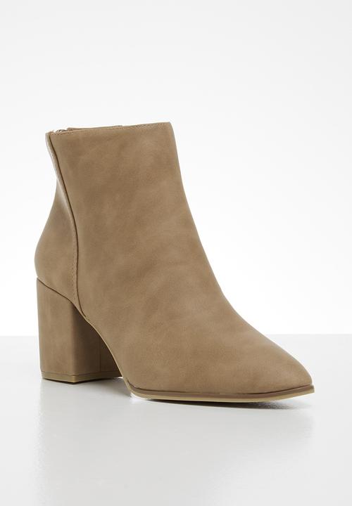 Call It Spring - Julieanne boot - dark beige