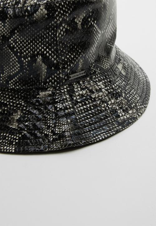 SISSY BOY - Pu snake print bucket hat - black