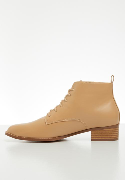 edit - Nandie lace-up boot - neutral 