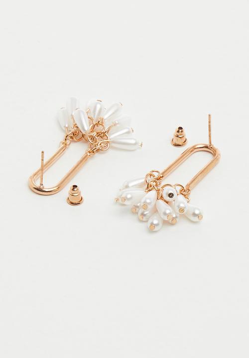 Superbalist - Megan long pearl earrings - gold