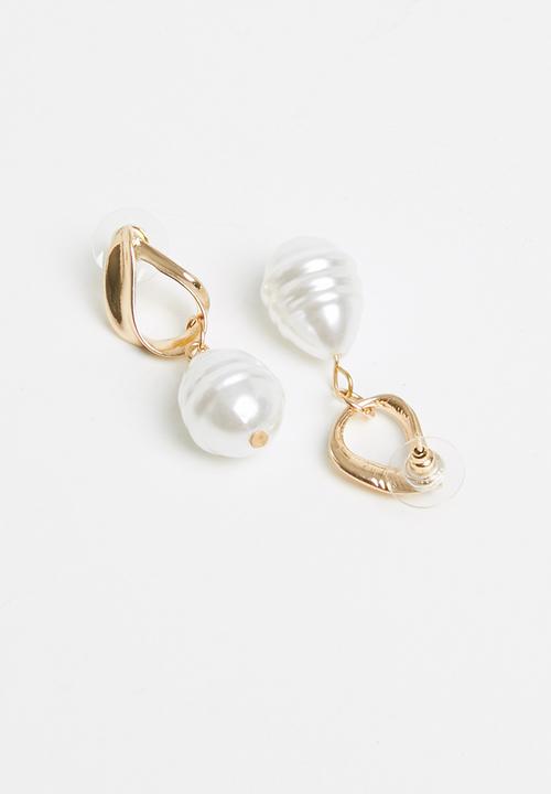 Superbalist - Faux pearl studs - gold & cream