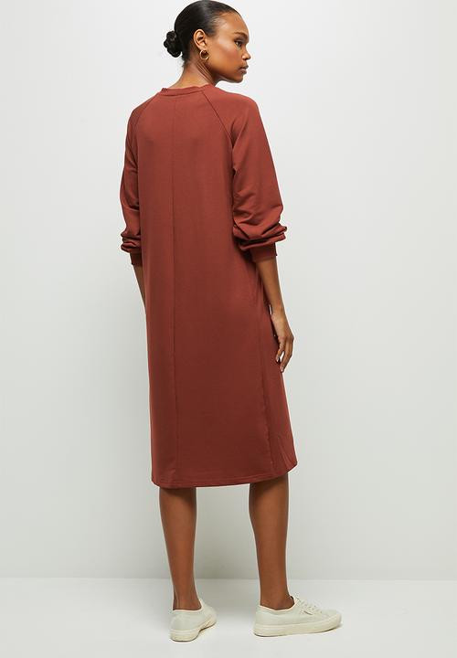 edit - Long sleeve sweater midi dress - rust