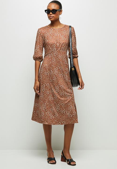 edit - 3/4 sleeve curved waist knit midi - rust 