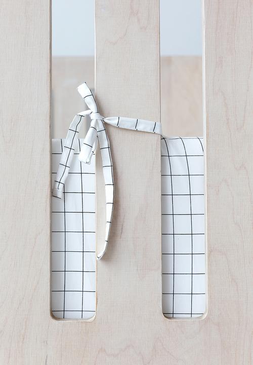 Phlo Studio - Grid cot bumper - black & white