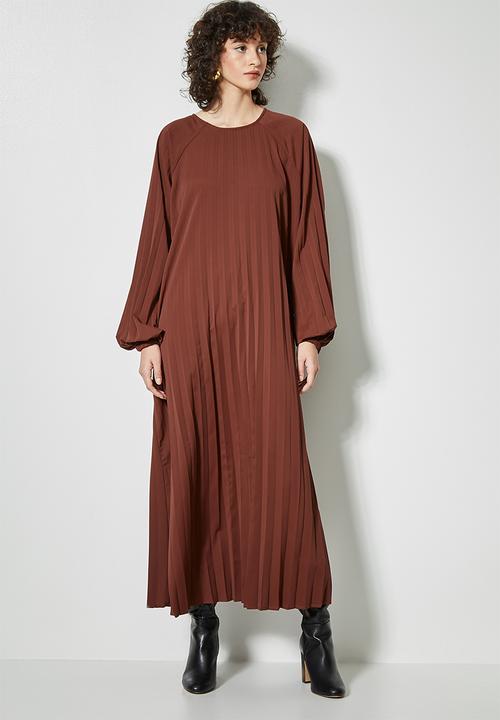 Superbalist - Pleated trapeze dress - brown