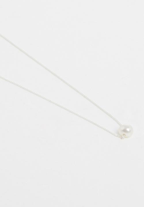 Lorne - White pearl necklace - silver & white