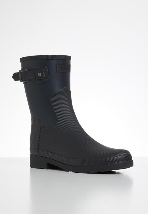 Hunter - Refined texture block boot short - black & navy
