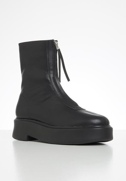 Public Desire - Leoni chunky sole zip through ankle boot - black