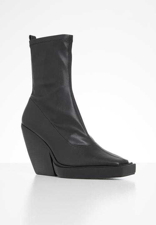 Public Desire - Rae block heel square toe ankle boot - black
