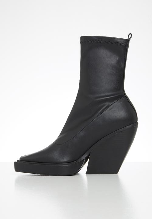 Public Desire - Rae block heel square toe ankle boot - black