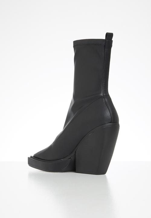 Public Desire - Rae block heel square toe ankle boot - black