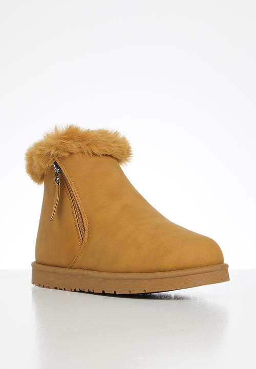 Jada - Faux fur lining zip ankle boot - tan