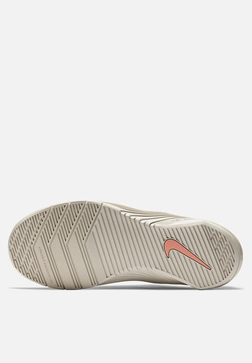 Nike - Wmns  metcon 6 - desert sand/summit white-crimson bliss