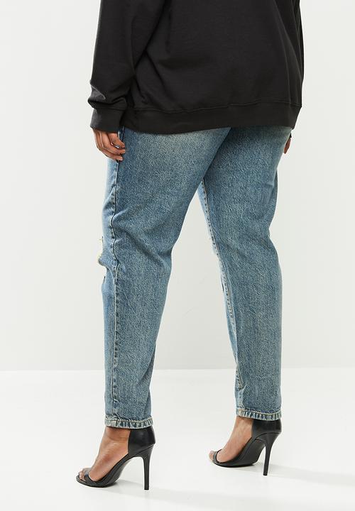 Missguided - Plus distressed turn up hem mom jean - blue
