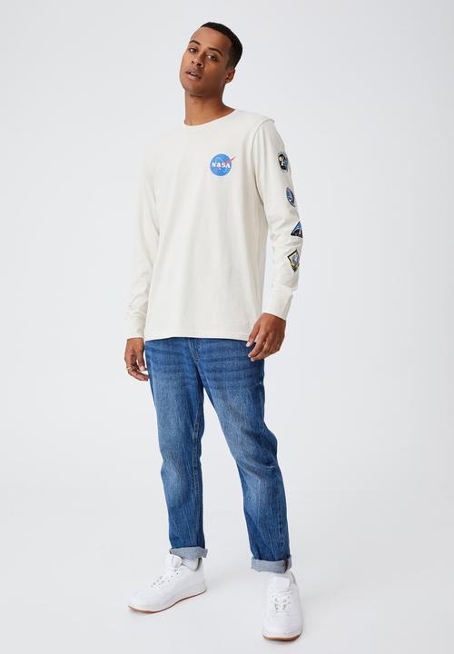 Cotton On - Tbar collab long sleeve t-shirt - lcn nas bone/nasa - retro badges