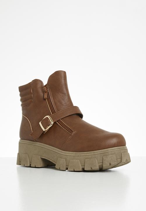 Seduction - Buckle lug sole combat boot - tan