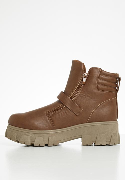 Seduction - Buckle lug sole combat boot - tan