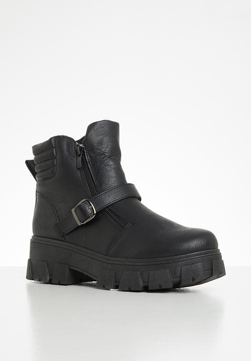 Seduction - Buckle lug sole combat boot - black
