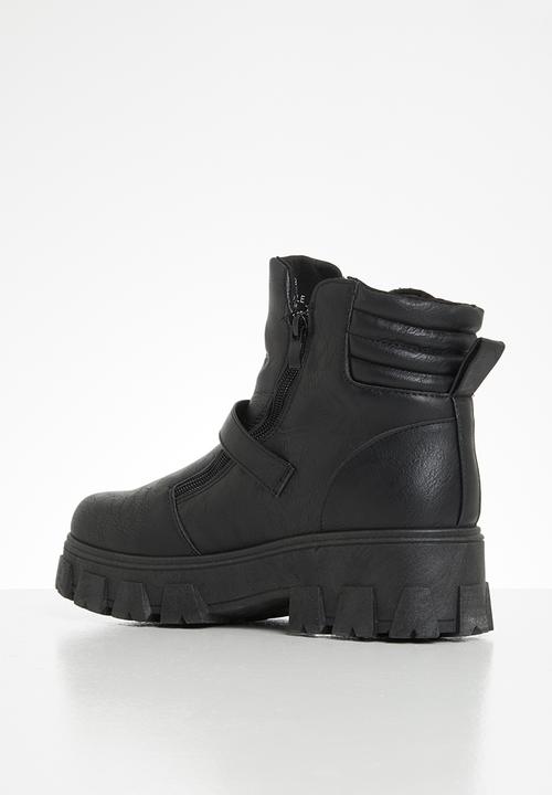 Seduction - Buckle lug sole combat boot - black